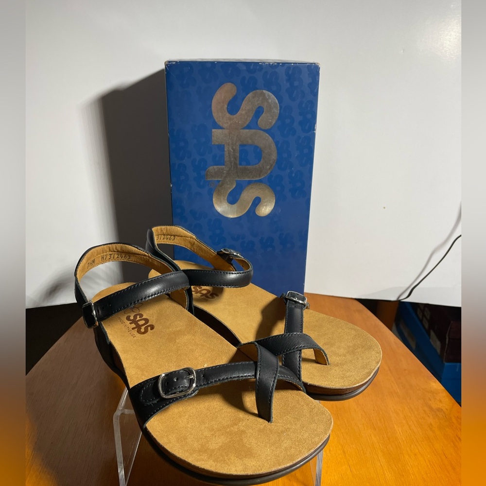 NWB SAS “Pampa”Blk Leather Toe Loop Sandal W7.5